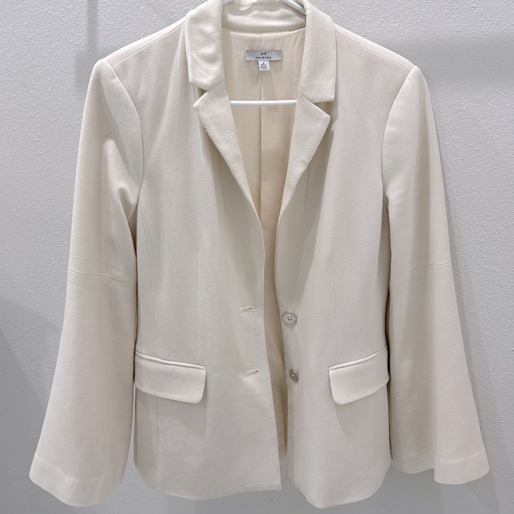 Halston cream blazer size 4, worn once, with original tags